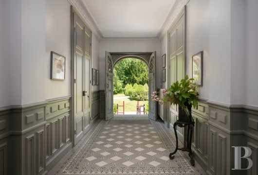 Dans les Vosges, à l'intérieur du parc thermal de Vittel, une singulière villa anglo-normande du début du 20e siècle - photo  n°2